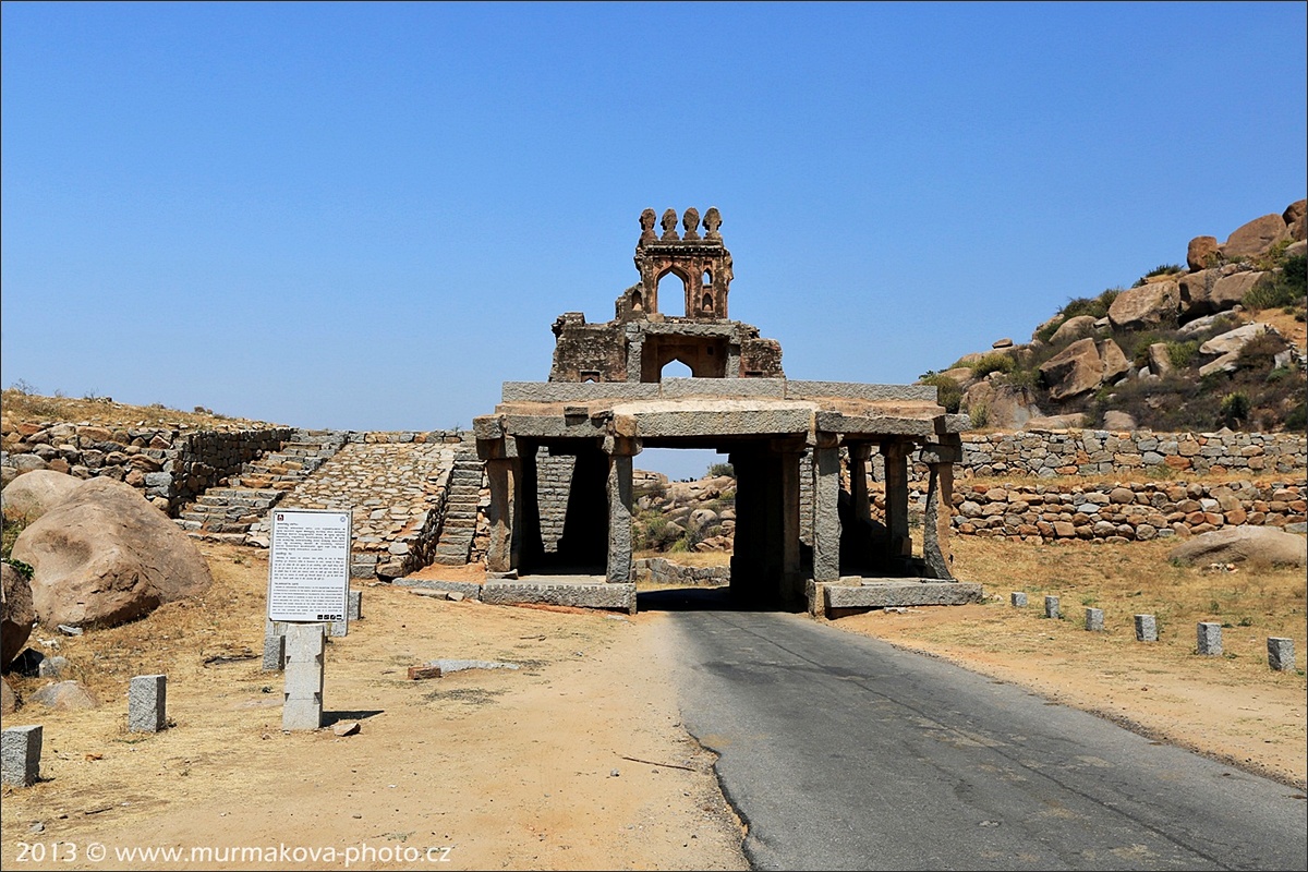 HAMPI - Beemas brána