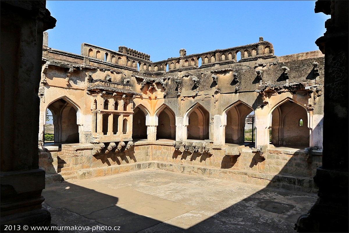 HAMPI - Queen Bath