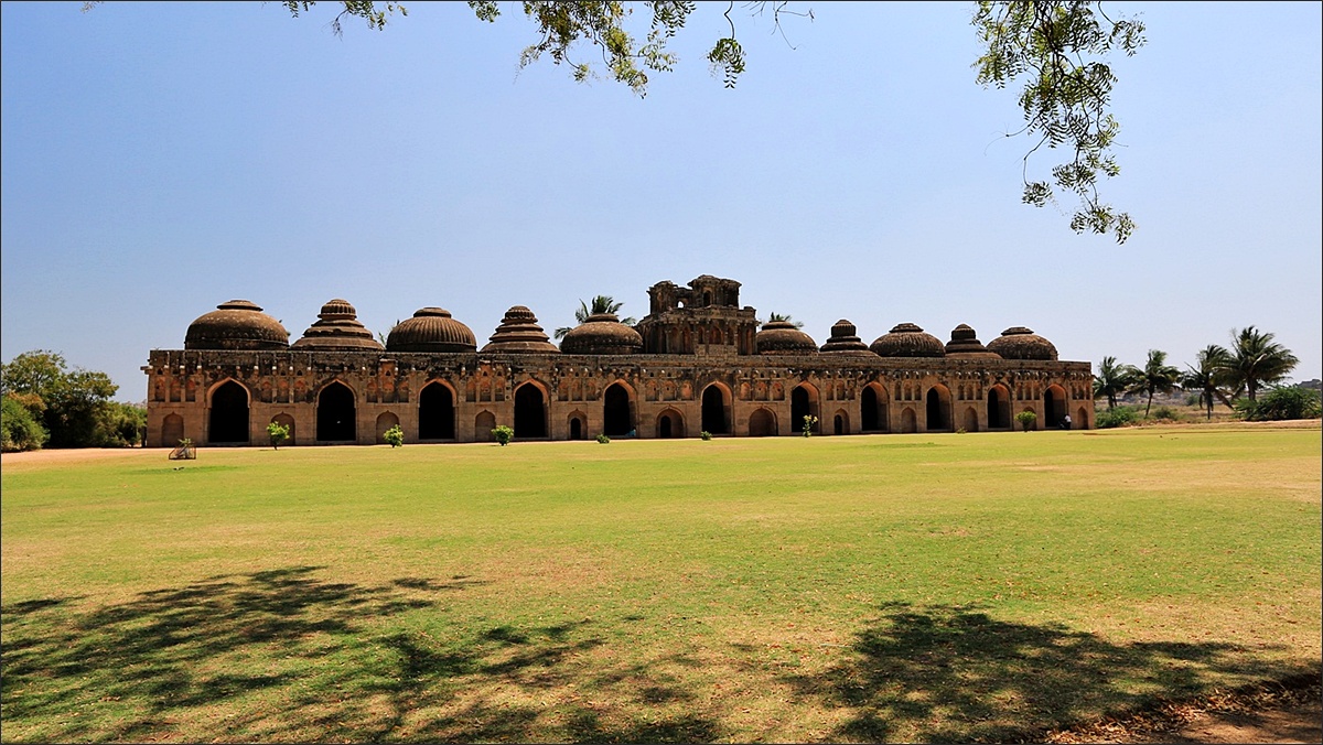 HAMPI - sloní stáje