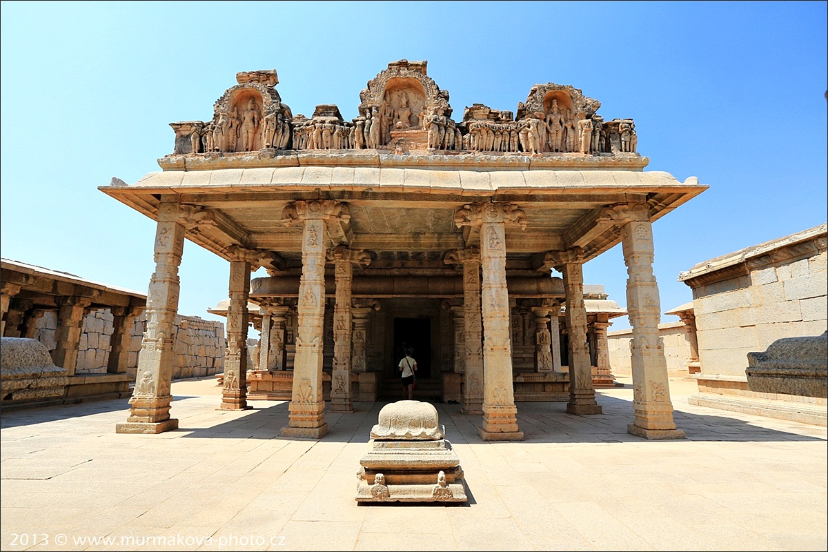 HAMPI - Virupaksha Temple