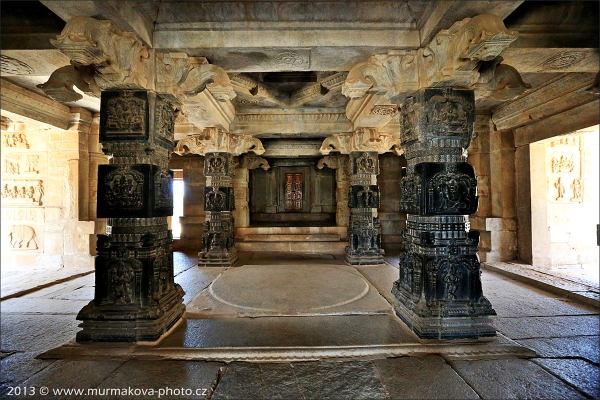 HAMPI - Virupaksha Temple