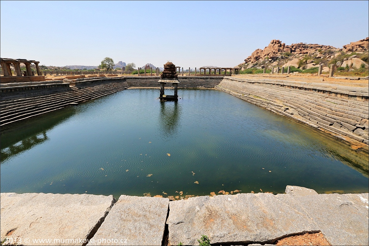 HAMPI- vodní nádrž